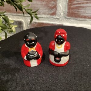 🔴 Just too cute - Pair of ceramic crafted figurines in gently used condition.
